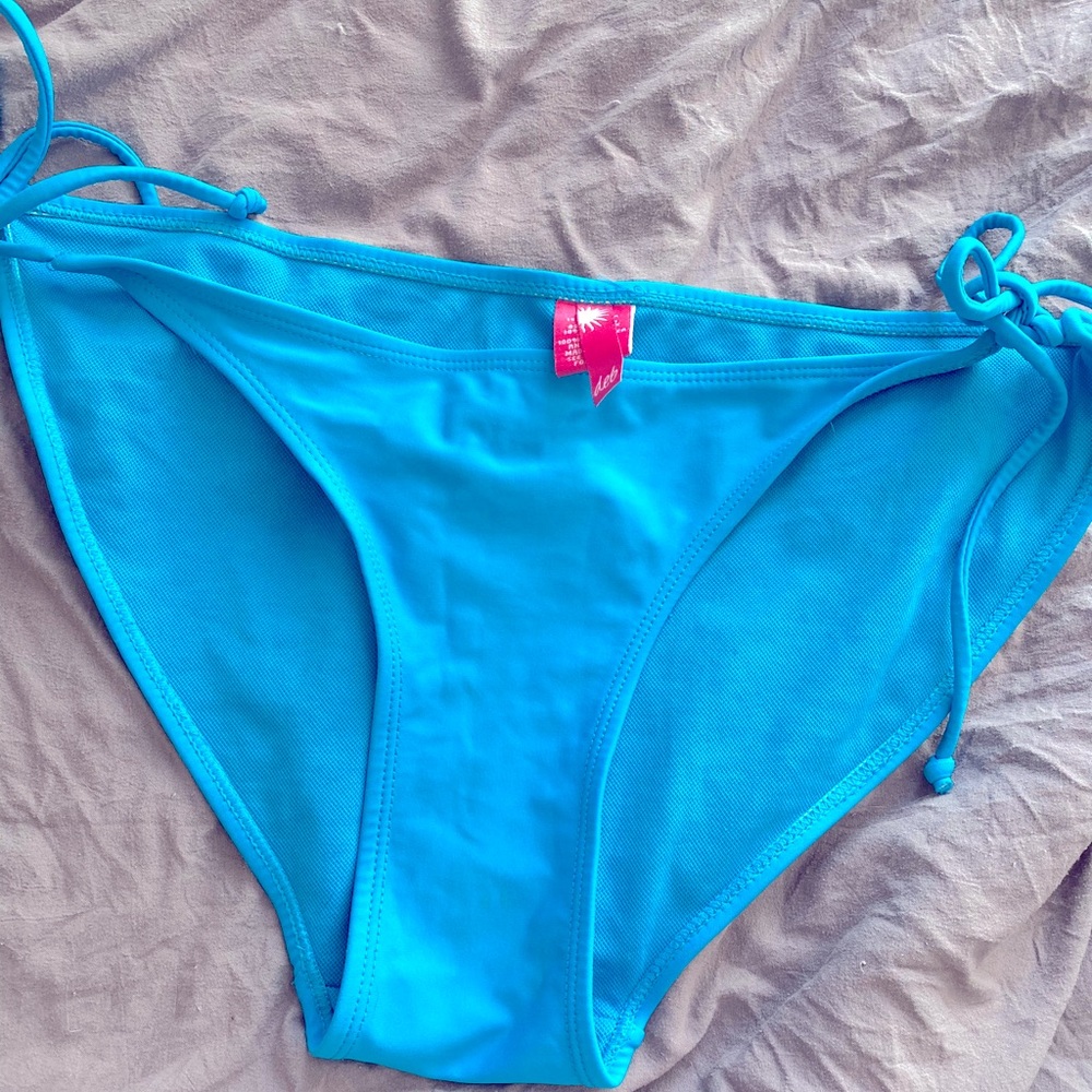 Super cute, hardly worn, tie string bikini bottoms
